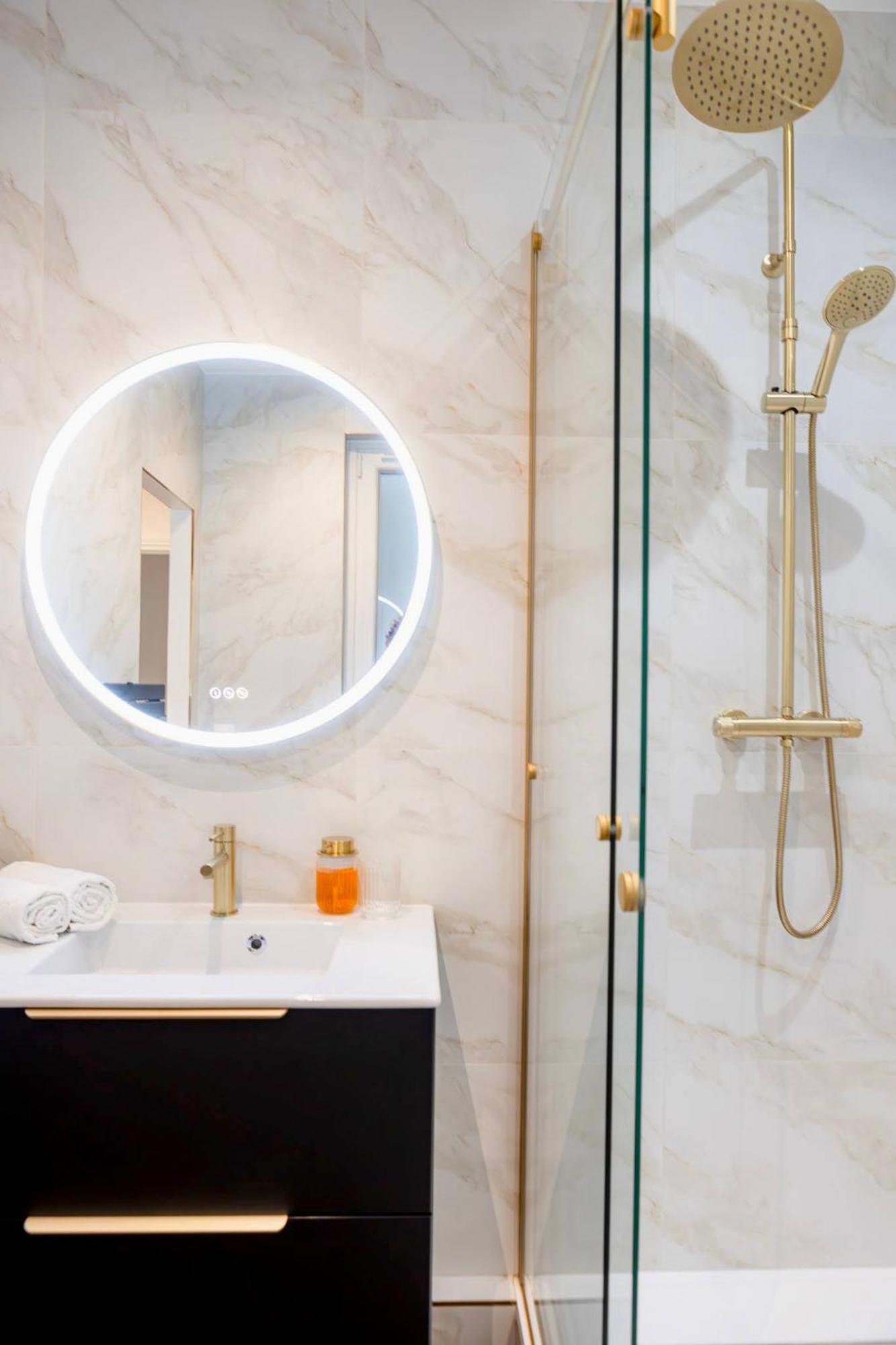 Entire Paris, 3rd Floor With Elevator Appartement